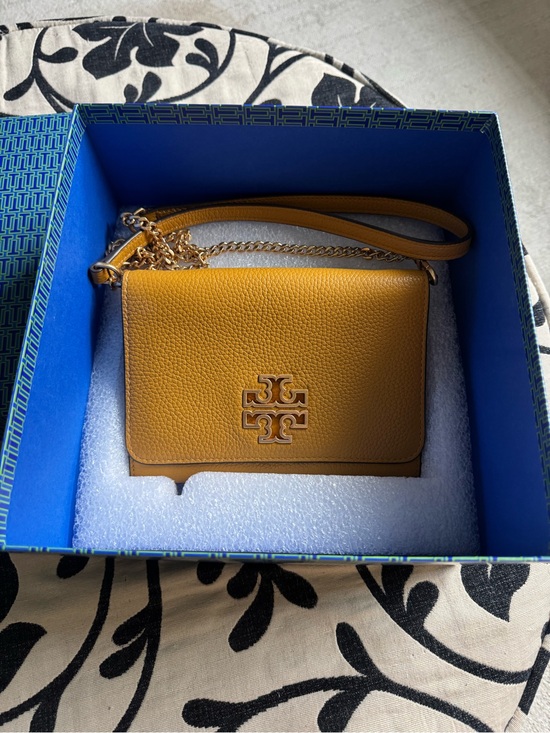 Tory Burch Handbags - Tory Burch Pebbled Leather Crossbody Bag in Mustard Gold-Tone Logo